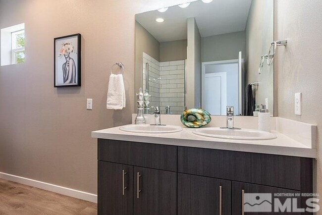 Building Photo - Modern Midtown Living