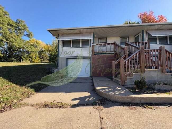 Building Photo - 3213-3215 Marsh Ave