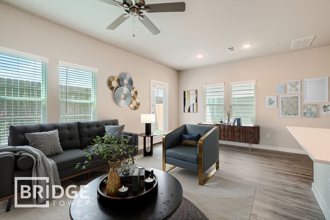 Building Photo - 418 S Centro Cir