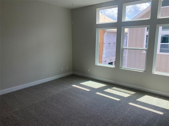 Building Photo - 3344 Pinemont Dr