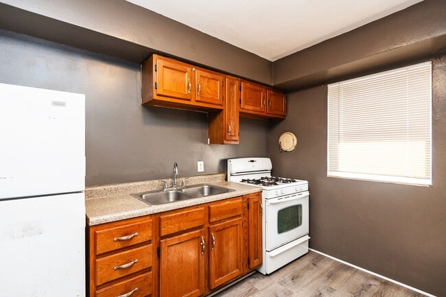 Building Photo - Lovely 2 Bedroom 2 Bathroom Home