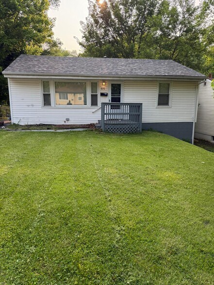 Building Photo - 531 Ames Pl