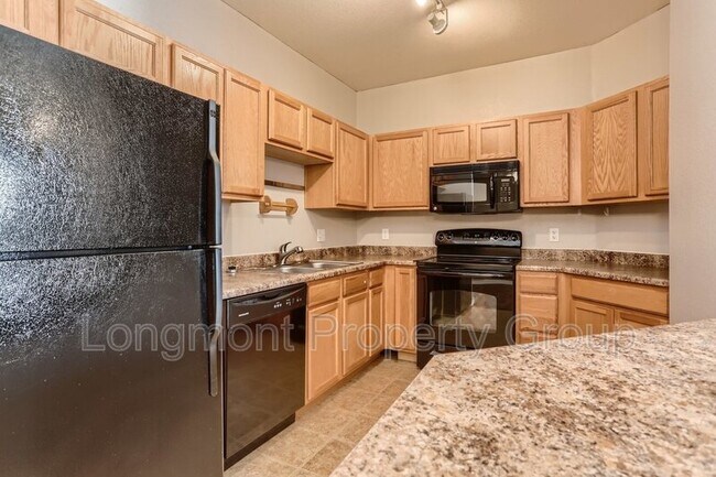 Building Photo - 804 Summer Hawk Dr