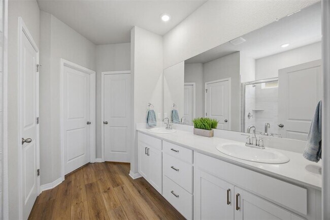 Building Photo - 904 View Dr