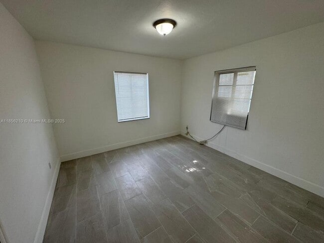 Building Photo - 3 bedroom in Miami FL 33138