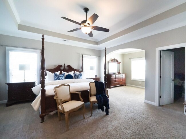 Building Photo - Elegant Richmond Hill Home with Screened Patio & Lagoon Views