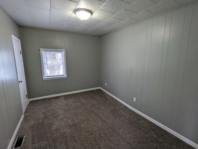 Building Photo - 520 E Washington St