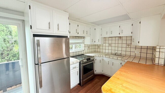 Building Photo - 14723 Martell Ave