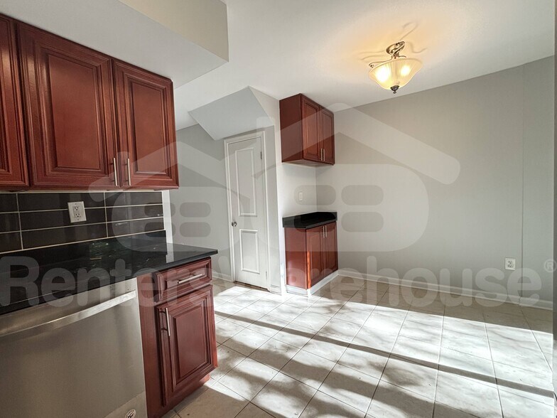 Building Photo - 1216 Westview Terrace