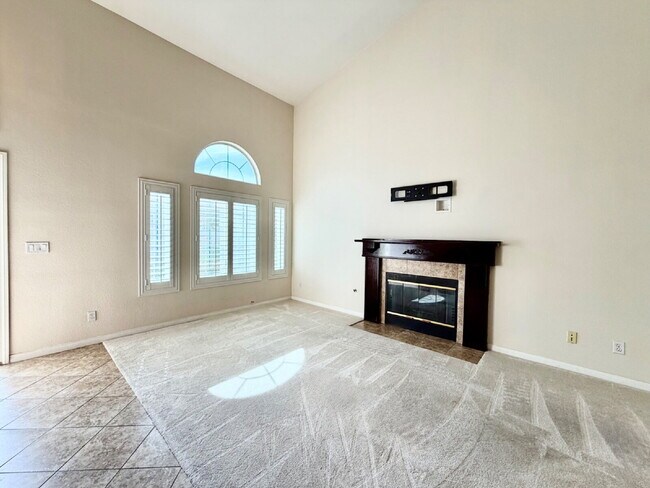 Building Photo - UPGRADED 2 BEDROOM TOWNHOME | SOLAR + PRIVATE YARD | SILVERADO RANCH / HENDERSON