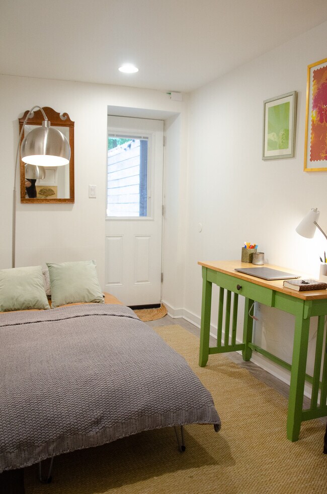 Building Photo - 124 Covert St