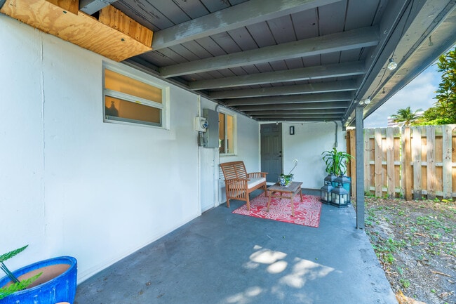 Building Photo - 5840 NE 1st Terrace