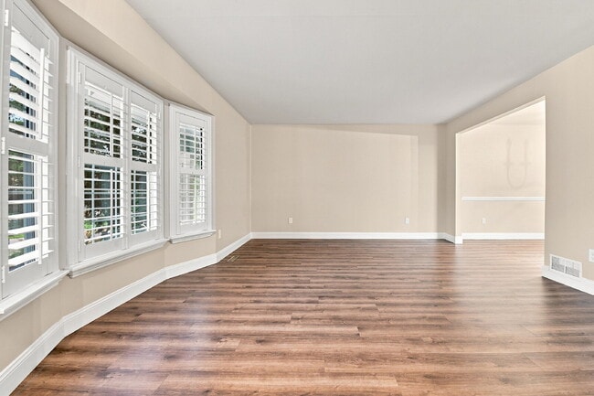 Building Photo - $2,645.95, 4-bed, 2.5-bath located in Centennial with a fenced backyard.