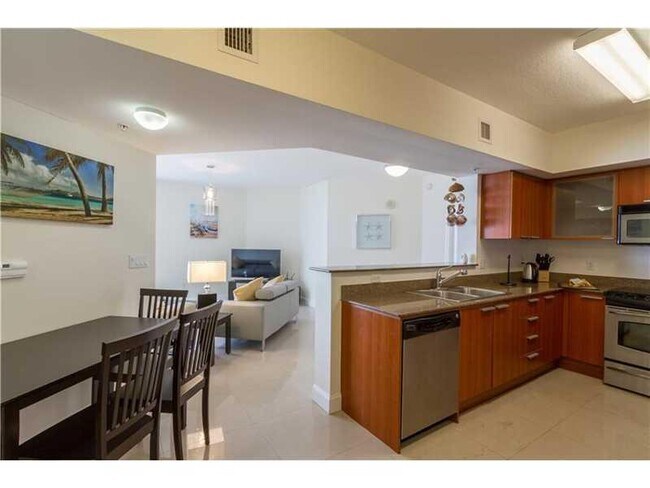 Building Photo - 16699 Collins Ave