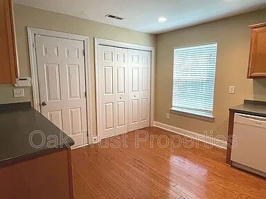 Building Photo - 110 Bay Colony Ct