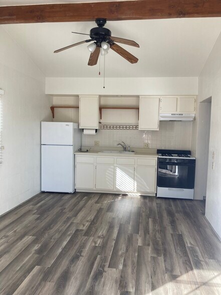 Building Photo - 1278 E Collins St