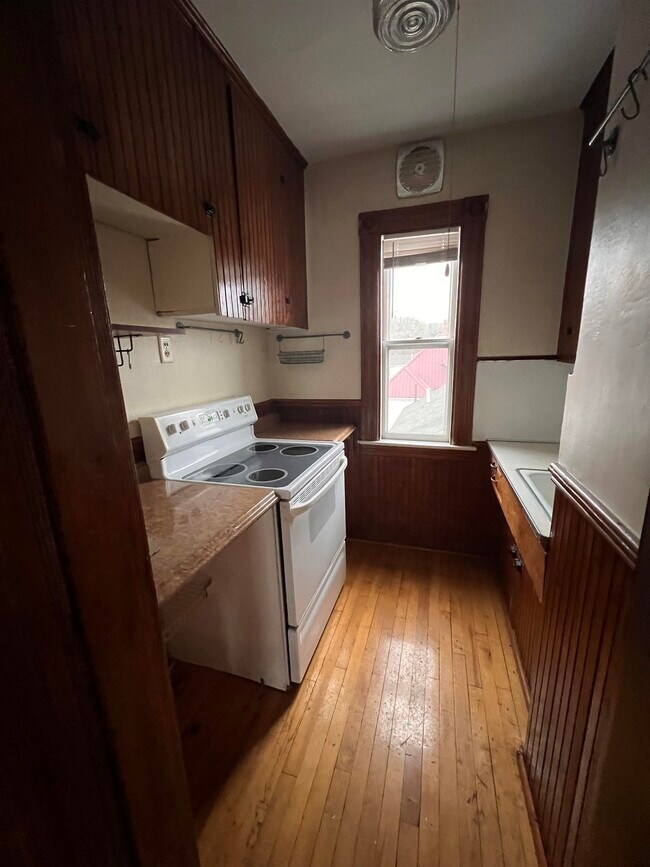 Building Photo - 198 Alsace St