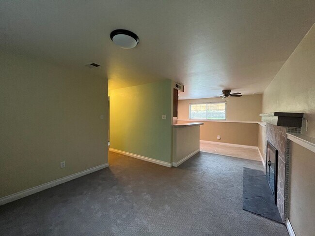 Building Photo - Spacious 3 BD/ 2 BA Home in Arvada, CO- Av...