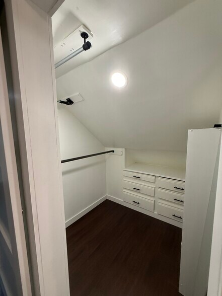 Walk in closet - 32 Mayflower Rd