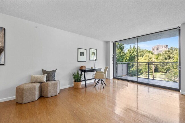 Building Photo - 80 Park St