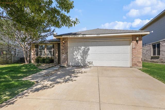 Building Photo - 1825 Lariat Dr