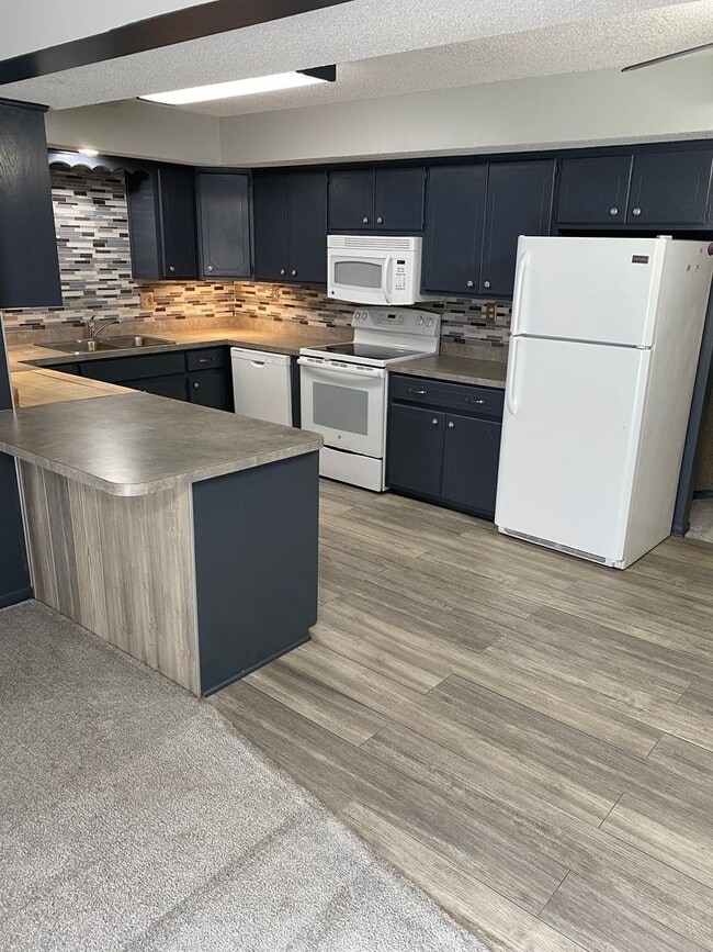 Building Photo - Fully Updated 3 Bedroom 3 Bath Townhouse with 2 Stall Attatched Garage