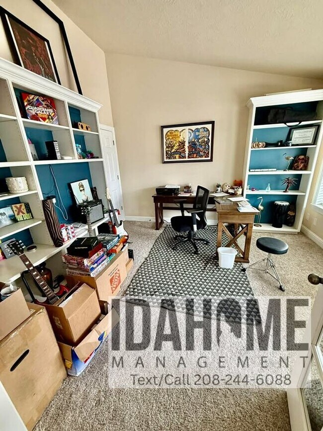 Building Photo - 2049 Sunrise Way