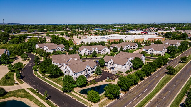 Building Photo - Hickory Pointe