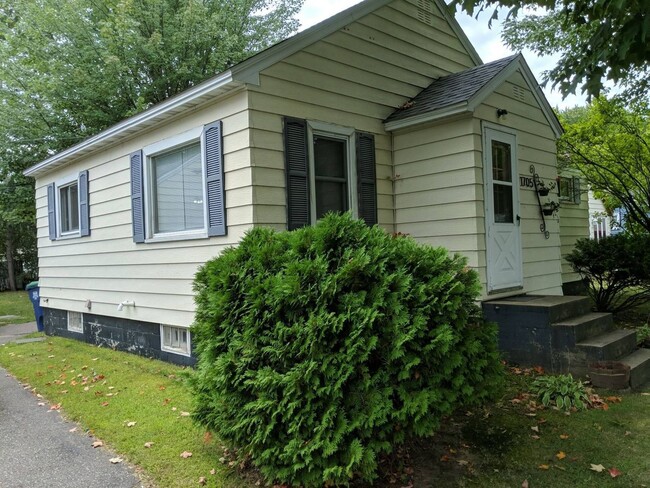 Building Photo - 3 bed 1 bath single family home in Wausau