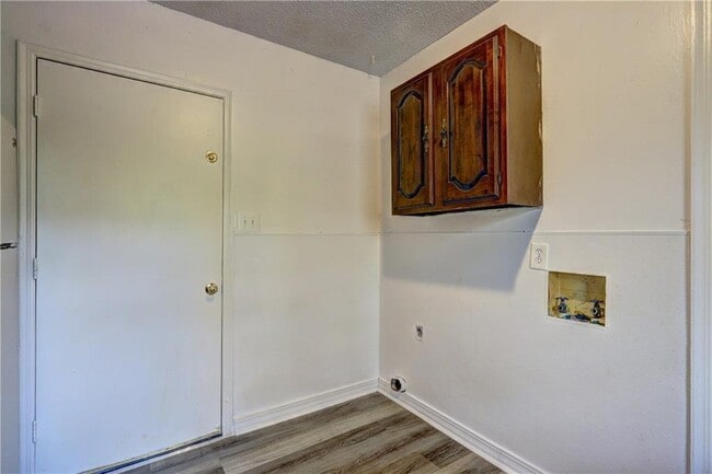 Building Photo - 5587 General Harris Dr