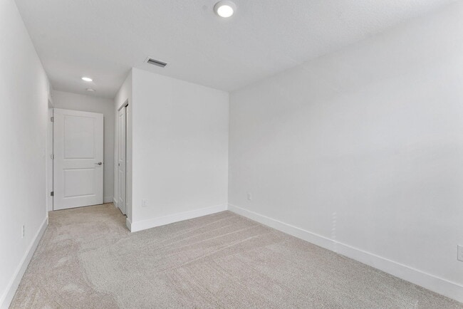 Building Photo - 247 Preserve Trl N