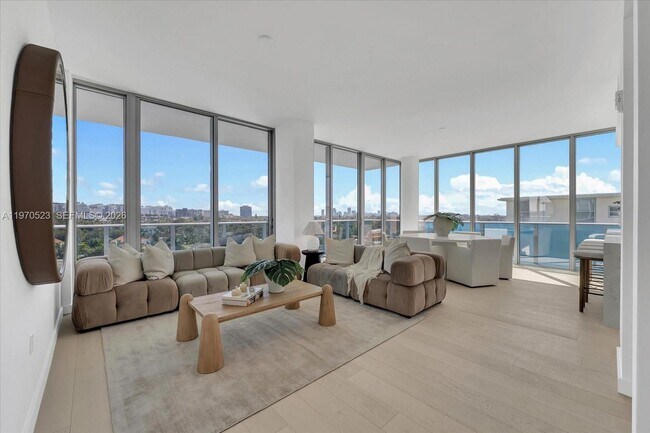 Building Photo - 9201 E Bay Harbor Dr