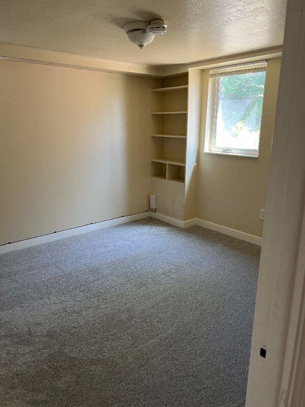 Building Photo - 1876 S Roberta St