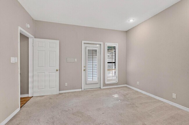 Building Photo - 3105 San Jacinto St