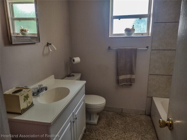 Building Photo - 10512 US-98