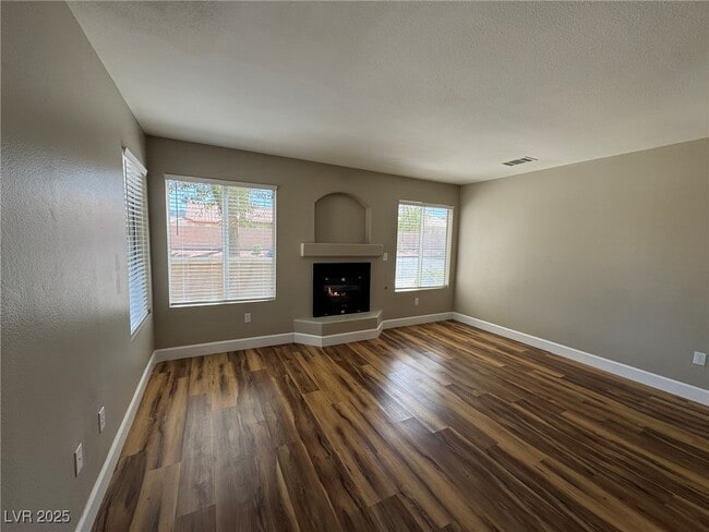 Building Photo - 910 Elegant Coral Ave