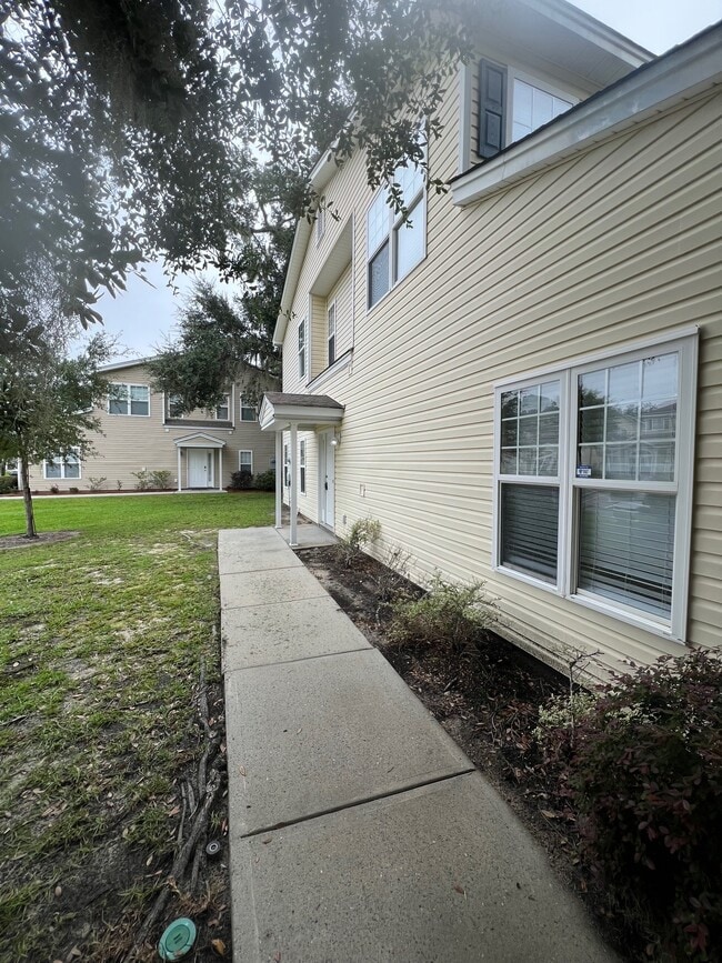 Building Photo - 114 Grand Oaks Dr