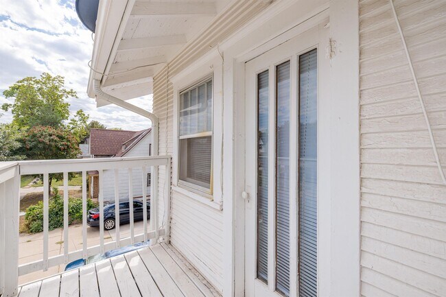 Building Photo - 4641 Stockwell St