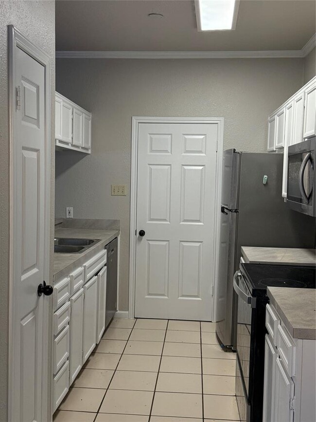 Building Photo - 6501 Columbia Oaks Ct