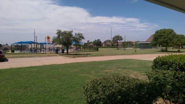 Building Photo - * Kids Sprayground right across the street!  3 bed 2 baths with 2 car garage in the Village with ...