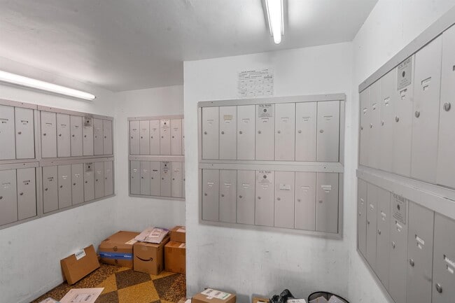 Building Photo - 821 Bergen Ave