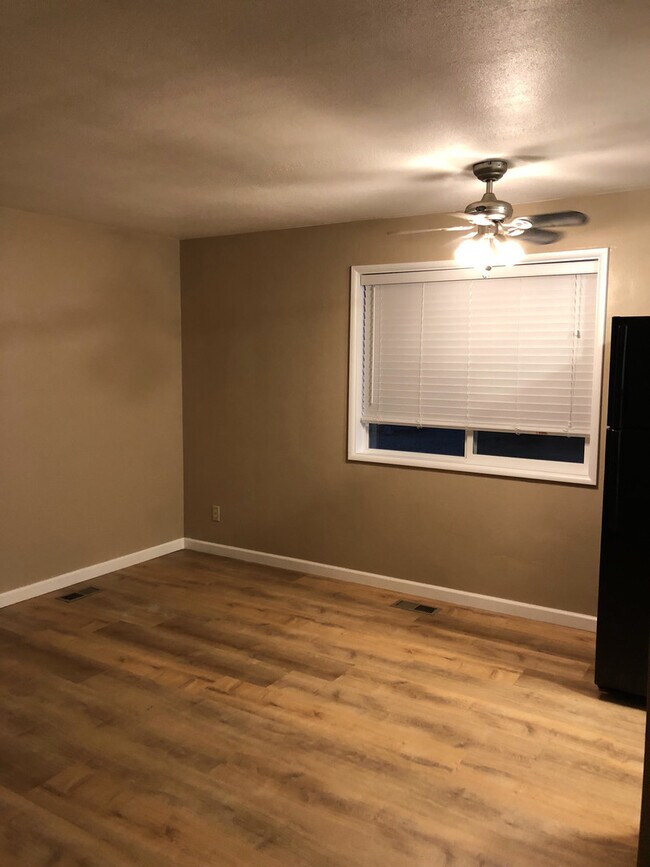 Building Photo - Nicely Remodeled 2 Bedroom 1 bath in NW Corvallis W/Storage Shed