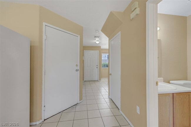 Building Photo - 1956 Vista Malaga St