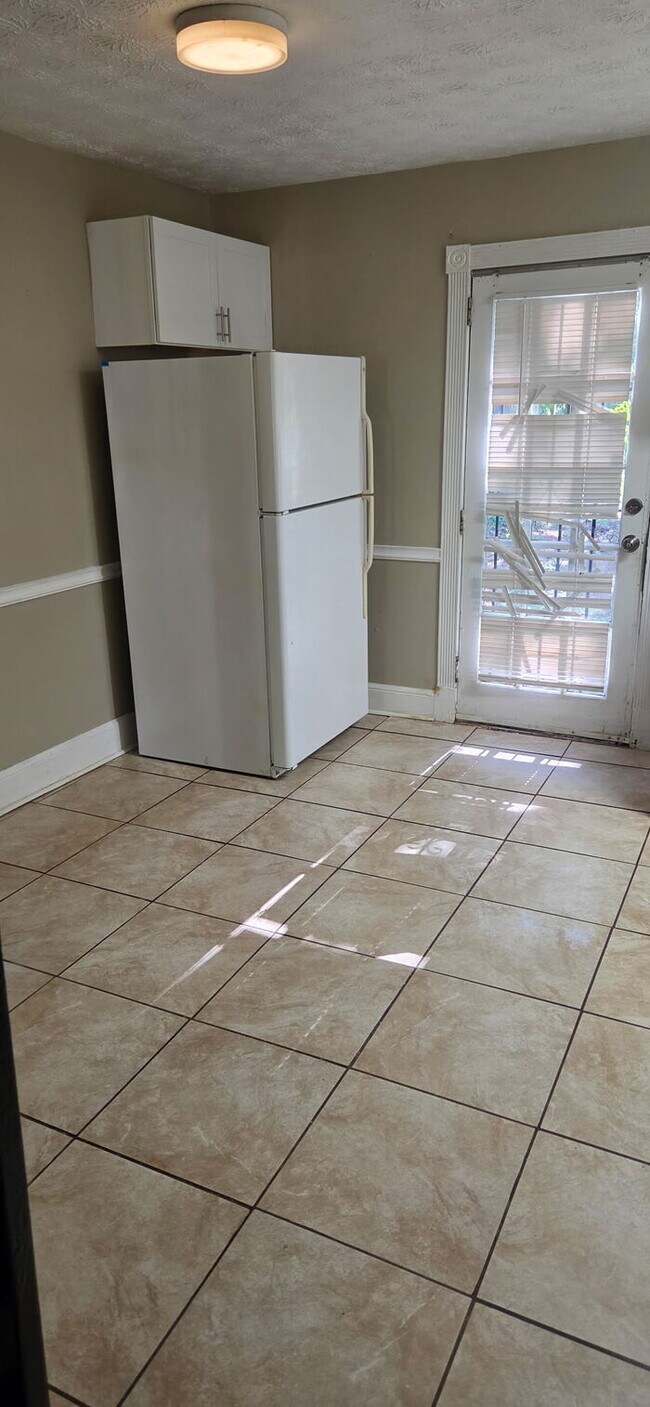 Building Photo - Two Bedroom Home, Recently Renovated