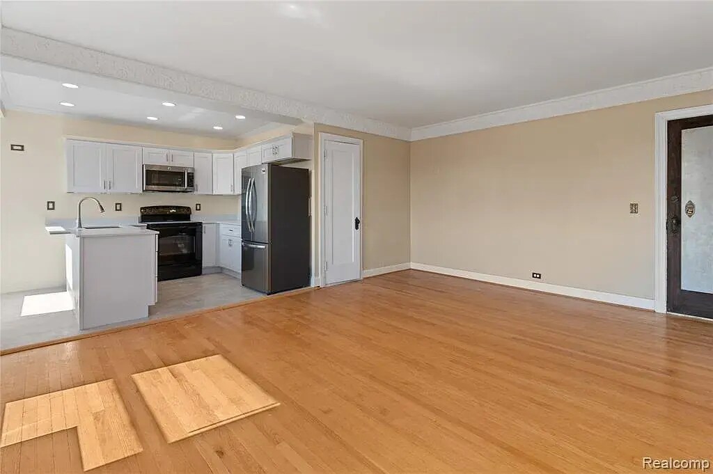 Building Photo - 15 E Kirby St