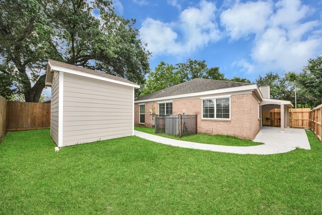 Building Photo - 5039 E Pagewick Dr
