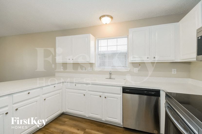 Building Photo - 7452 Cliff Cottage Dr