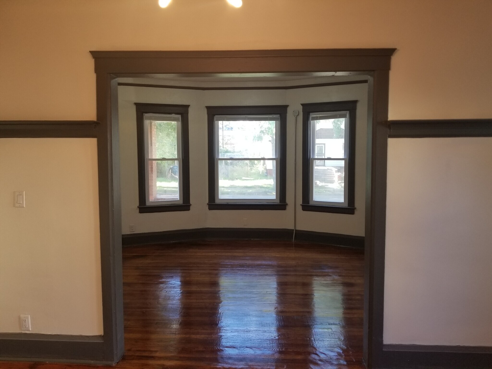 Building Photo - 865 Pingree St