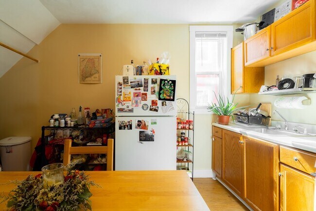 Primary Photo - 330 Beacon St