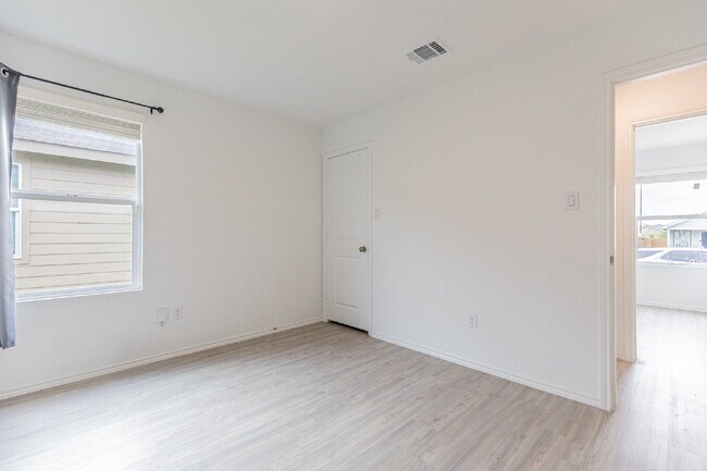 Building Photo - 331 Ambush Ridge